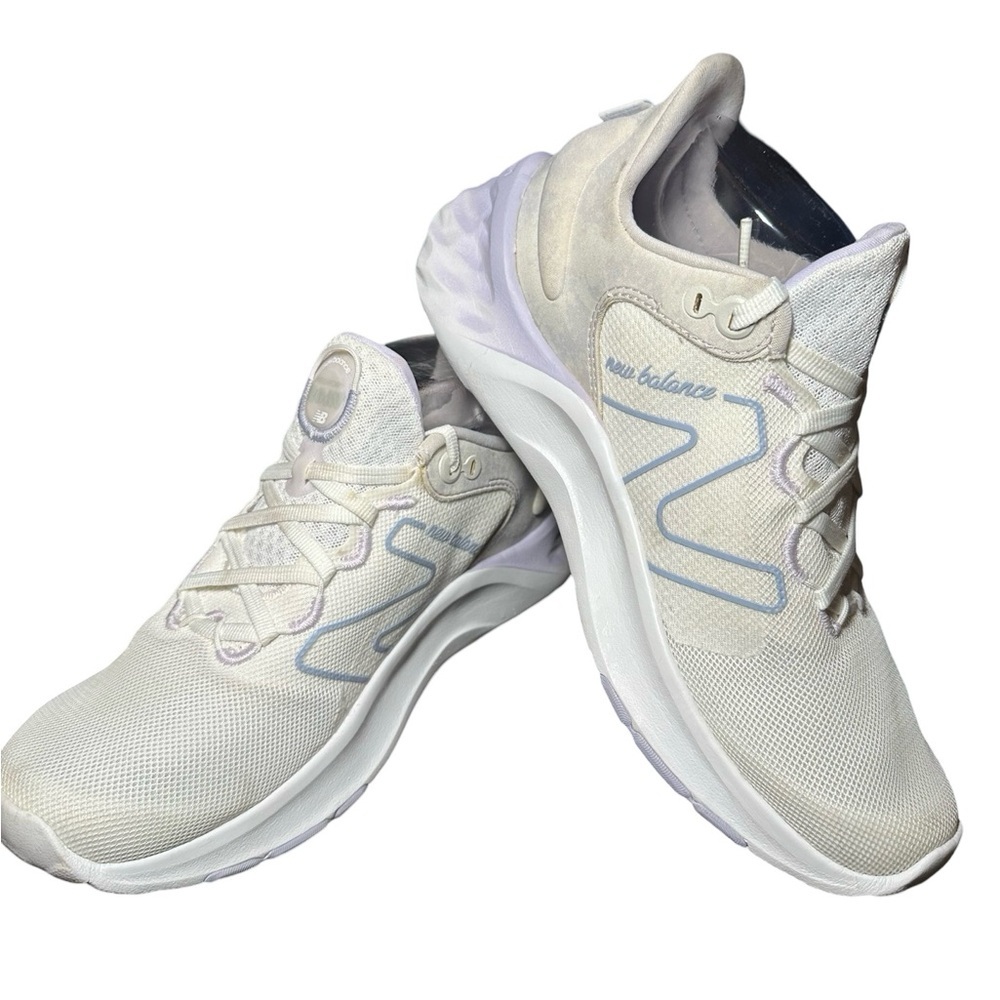 New Balance Fresh Foam Roav athletic shoes size 9